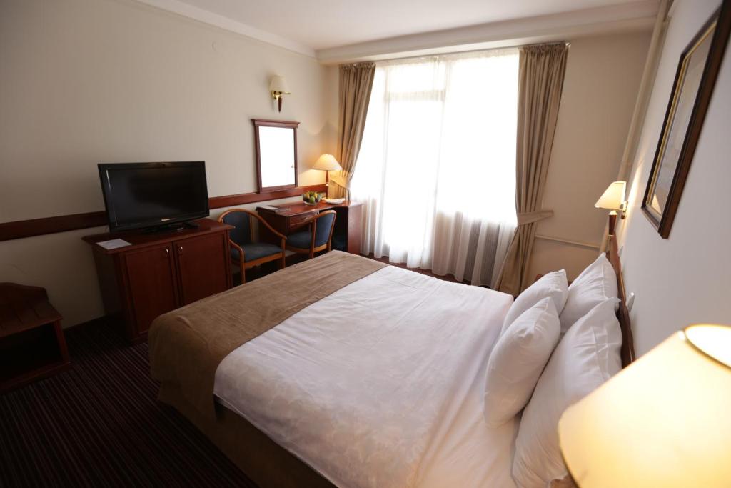 Metropol Rooms & Suites